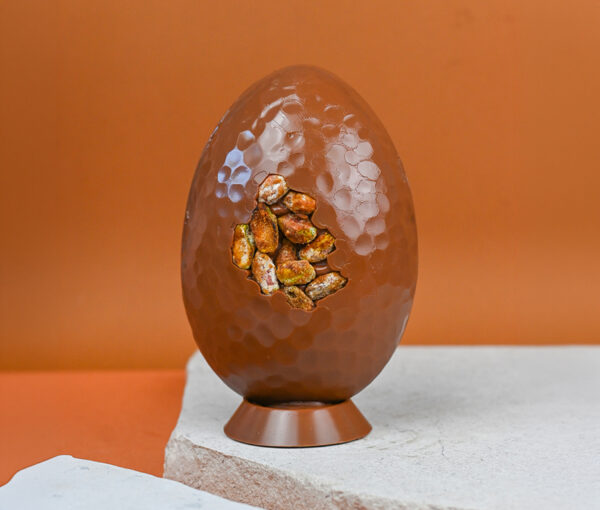 Oeuf de Pâques au chocolat au lait pistache - Théo Chereau Pâtisserie - La Rochelle