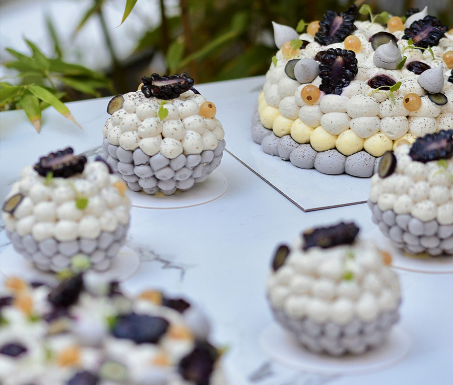 Pâtisserie Pavlova aux Fruits Noirs à partager - Théo Chereau Pâtisserie - La Rochelle