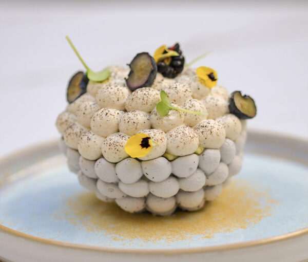 Pavlova aux fruits noir - Théo Chereau Pâtisserie - La Rochelle